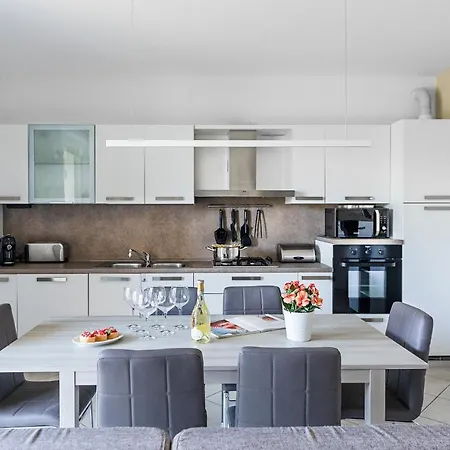 La Perla Apartment *